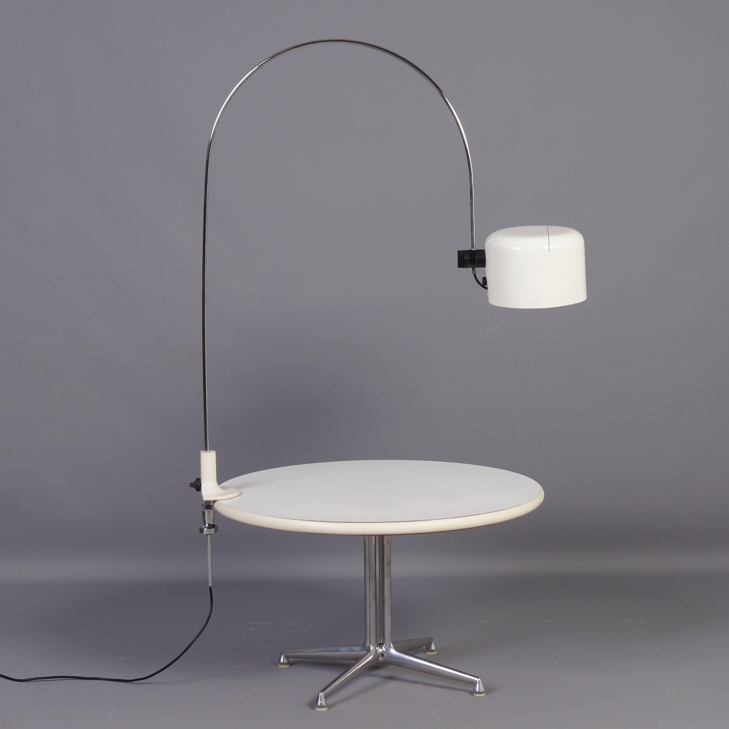 White Coupe arc lamp by Joe Colombo for Oluce, Italy, 1967. This rare vintage table clamp lamp was made with two different caps, a cylindrical cap and a semi-spherical cap. This is the version with the cylindrical cap. These lamps were made in