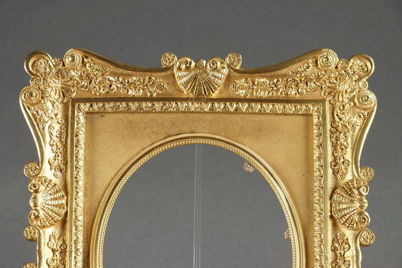 French Gilt Bronze Frame Decorated with Shells In Good Condition In Paris, FR