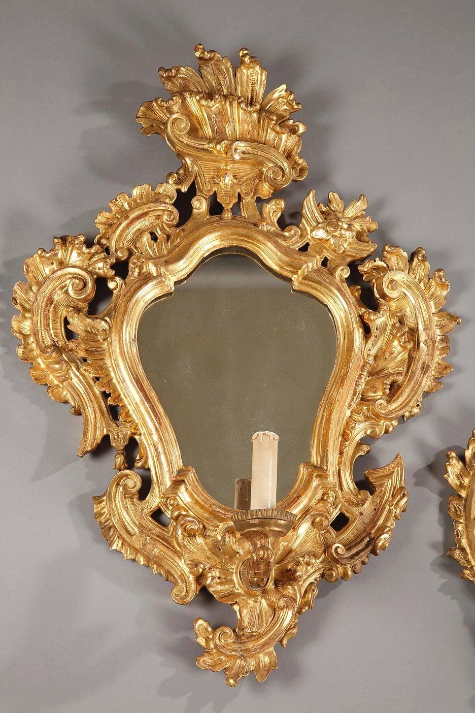 Pair of 18th Century Giltwood Rocaille Mirrors, Italian In Good Condition In Paris, FR