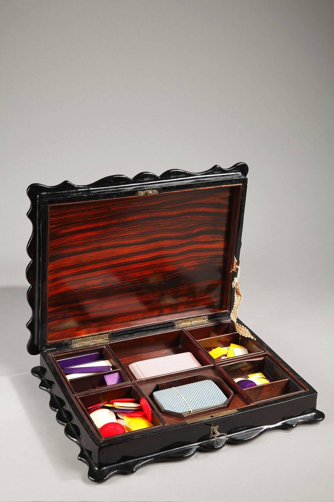 Card Game Box in Paper Mâché́ with Inlaid Mother-of-Pearl In Good Condition In Paris, FR