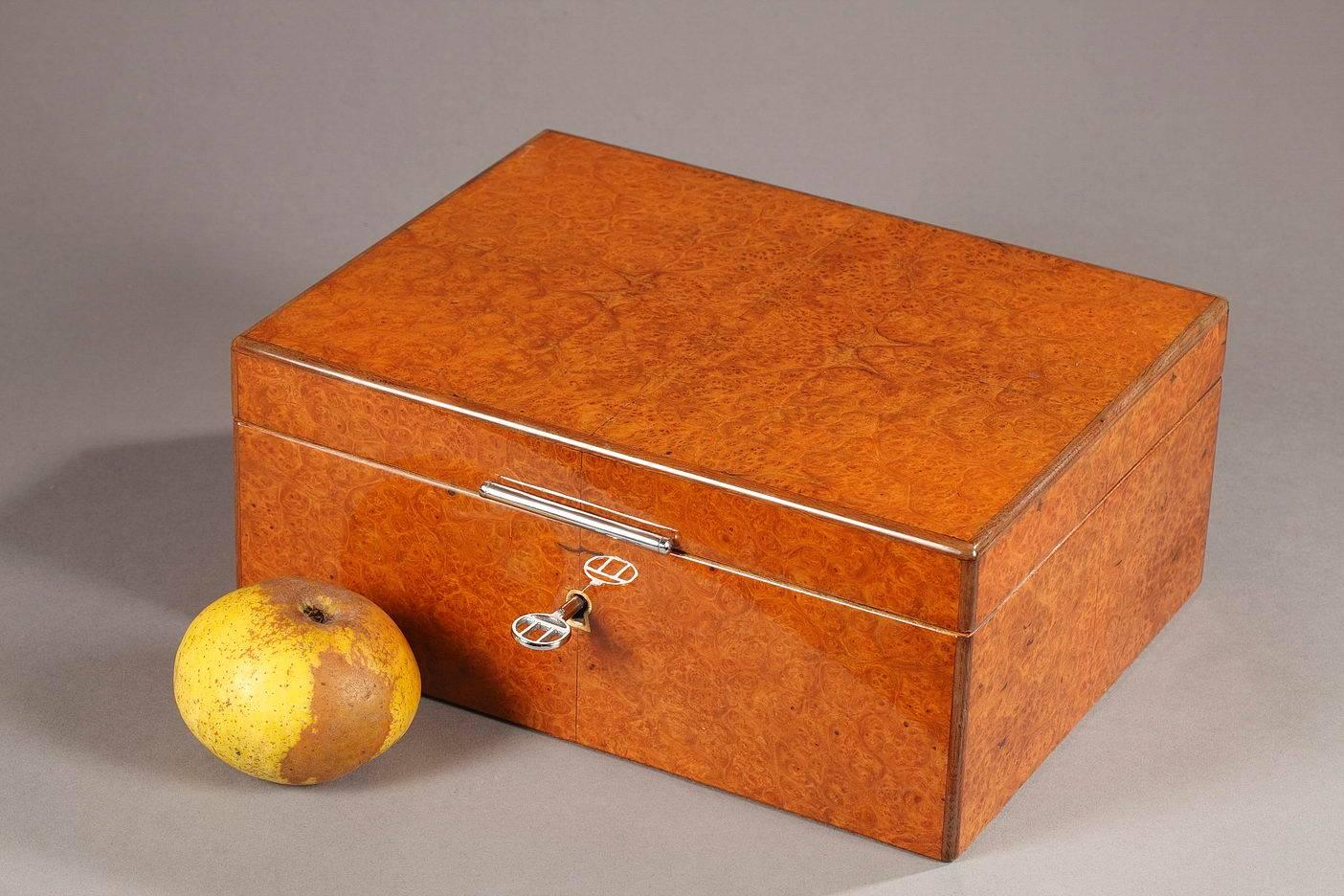 Late 20th century Dunhill wooden cigar box with its original key, furnished with a humidor. The interior which can hold 50 cigars is lined with opalescent glass. Marked inside: 