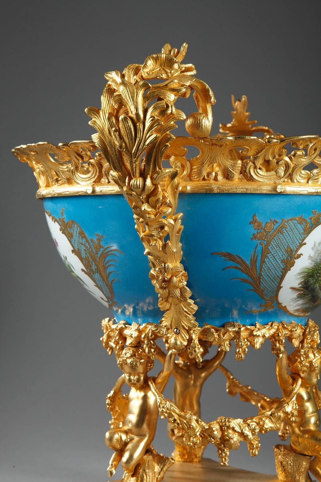 Large Pedestal Bowl in Porcelain and Gilt Bronze, 19th Century 4