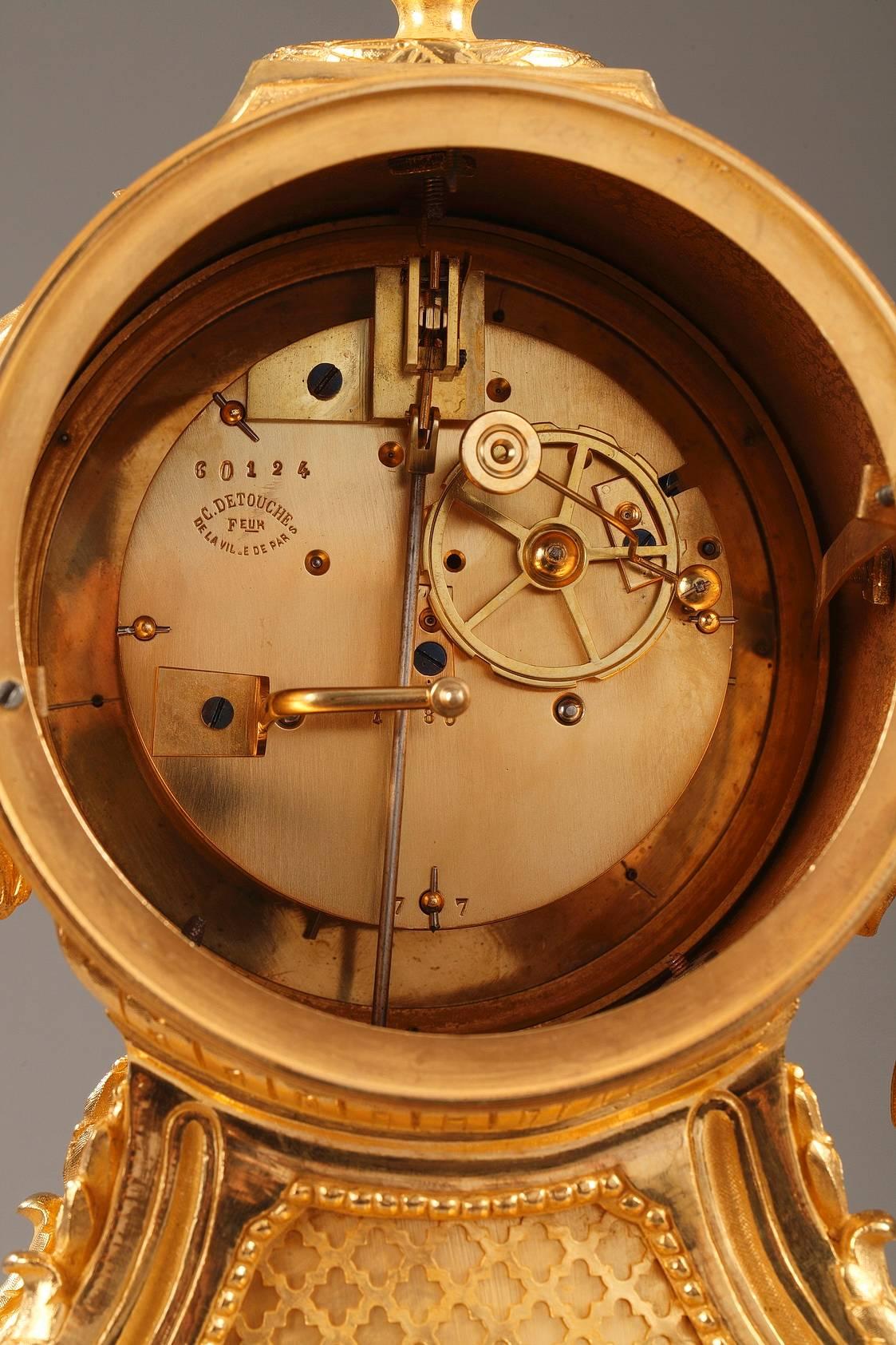 Milieu du XIXe siècle Pendule de cheminée Napoléon III de style Louis XVI par C. Detouche:: 19e siècle