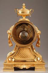 Pendule de cheminée Napoléon III de style Louis XVI par C. Detouche:: 19e siècle