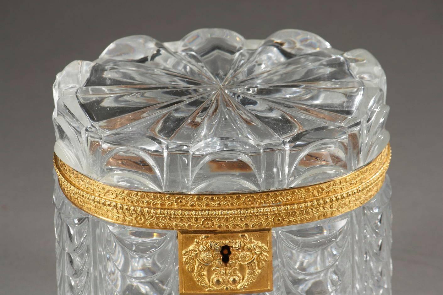 Early 19th Century Cut Crystal Oval Jewelry Box In Good Condition In Paris, FR