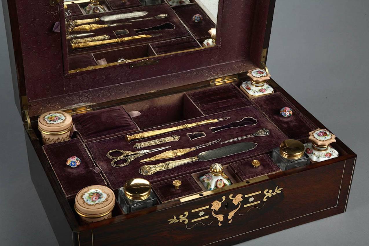 Rosewood case containing utensils for writing and sewing, porcelain flasks and inkwells. The box also has several interior compartments and the exterior is decorated with brass and ivory marquetry.

In the 18th century, the notion of toiletry
