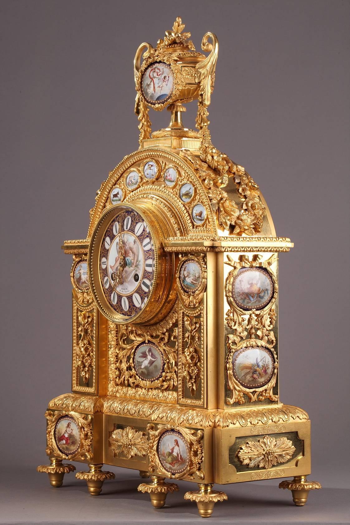 Exceptional mantel clock from the Napoleon III period richly decorated with gilt bronze foliage, garlands, ovals, and ribbons. Multicolored panels embellished with the signs of the zodiac as well as mythological characters, symbolize the division of