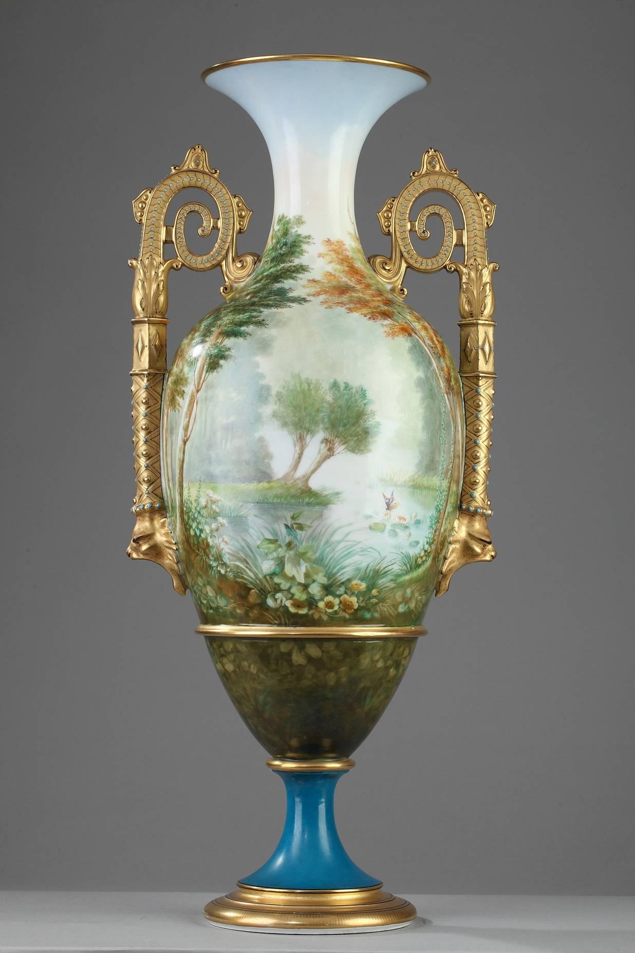 Large 19th Century Limoges Porcelain Vase In Good Condition In Paris, FR