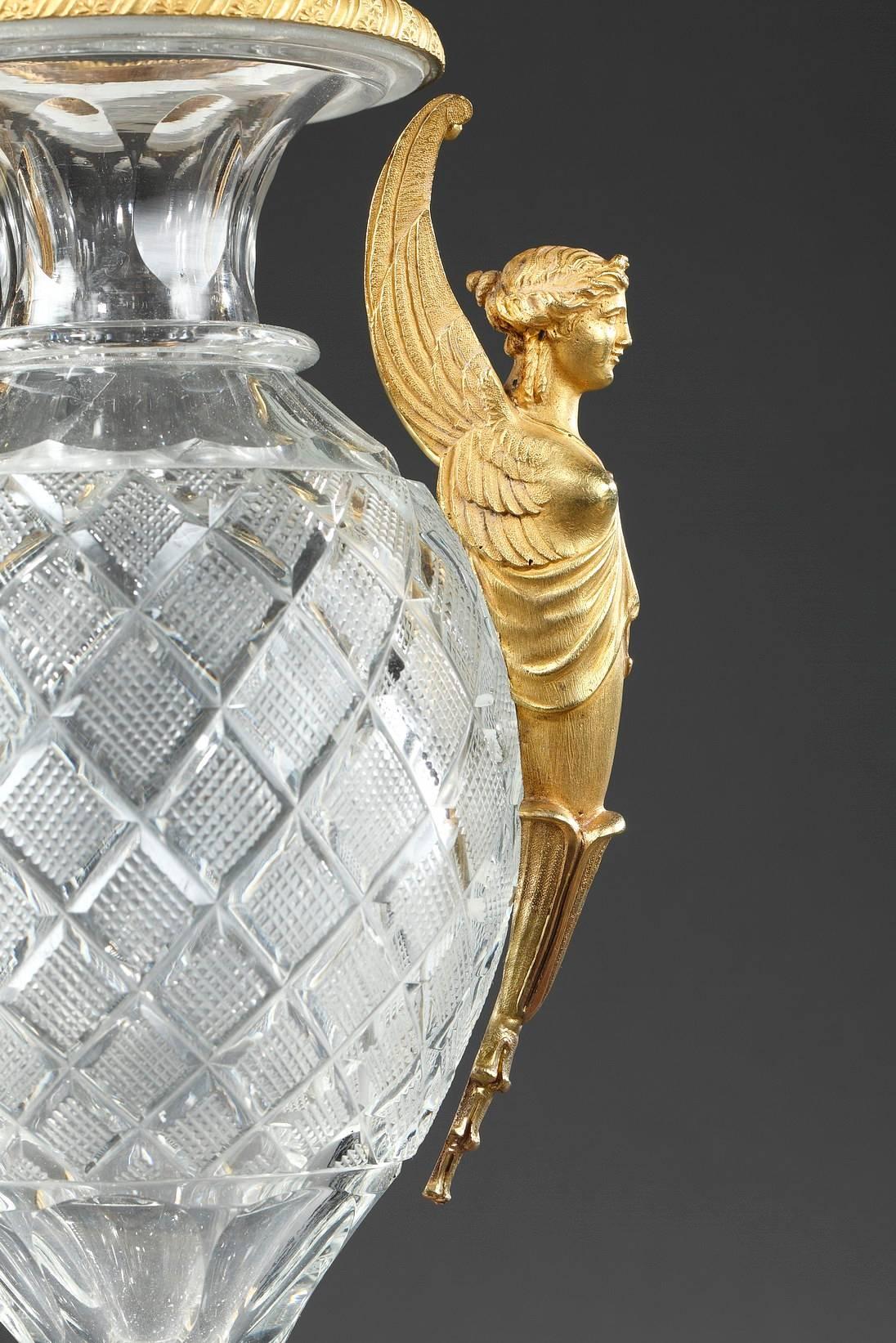 Pair of Charles X Cut Crystal and Ormolu Medici Vases In Good Condition In Paris, FR