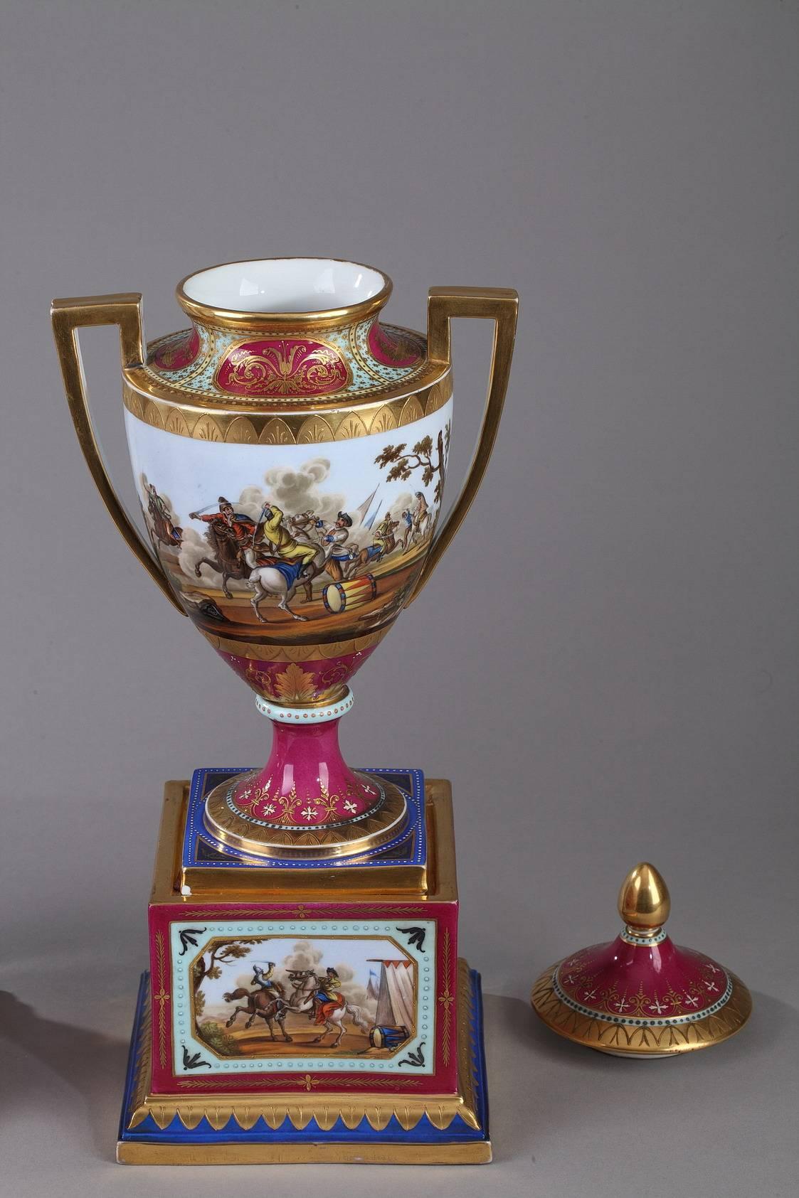 Pair of porcelain vases with removable lid. They are embellished with multicolored friezes depicting scenes of battle probably drawn from the history of Austria and its conflicts with the Ottoman Empire. The collar and base are decorated with gilded