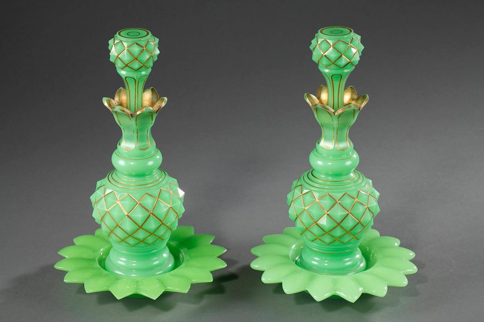 Mid-19th Century Pair of Green Opaline Flasks In Good Condition In Paris, FR