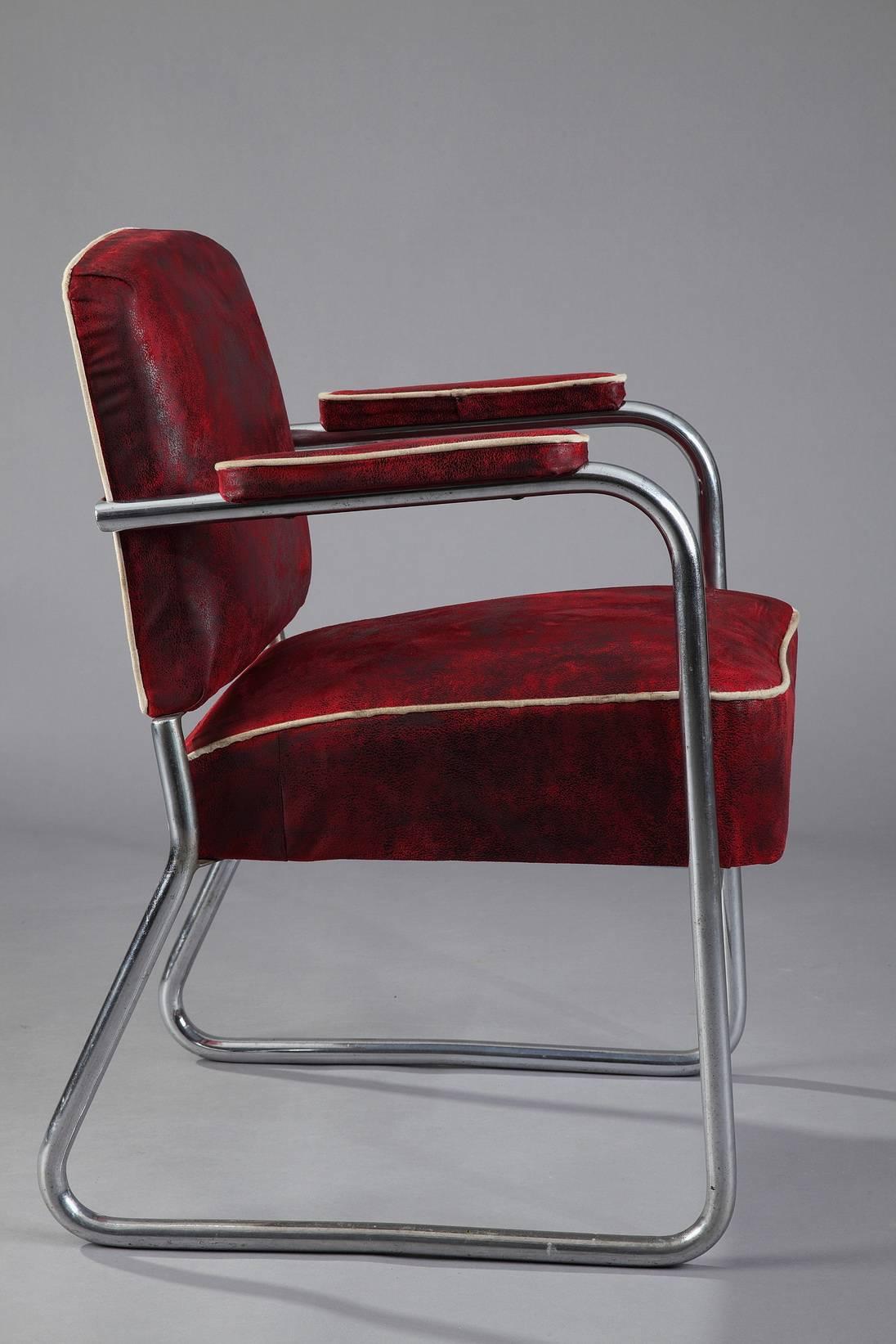 Armchair with tubular chromed-steel structure and restored red Bordeaux upholstery fabric. Designed by the Bauhaus architect Marcel Breuer (1902-1981) and produced by Thonet during the 1930s.

circa 1930
Dimension: W 22.8 in x D 24.4in x H