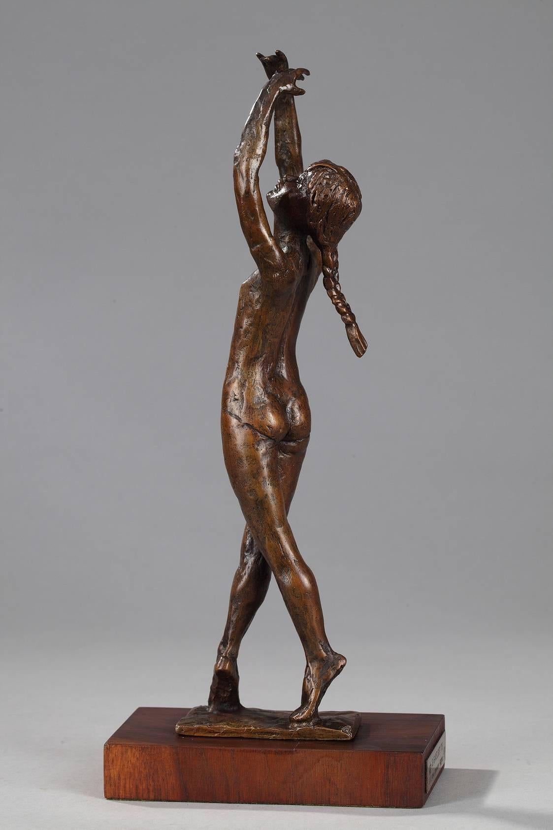 Royal Copenhagen S.G. Kelsey patinated bronze figurine depicting a young ballet dancer on a wood base. Signed on the hip: SGK. Metal plate on the back of the base, marked: S. G-Kelsey '75, Royal Copenhagen, 422/500,

circa 1975
Dimension: W 5.1