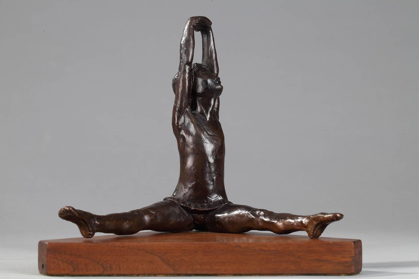 Royal Copenhagen S.G. Kelsey patinated bronze ballet dancer resting on a triangular wood base. Signed on the hip: SGK. 


circa 1975
Dimensions: W: 7.9 in, D: 5.9in - H: 6.9in.
Dimensions: L: 20cm, P: 15cm, H: 17.5cm.