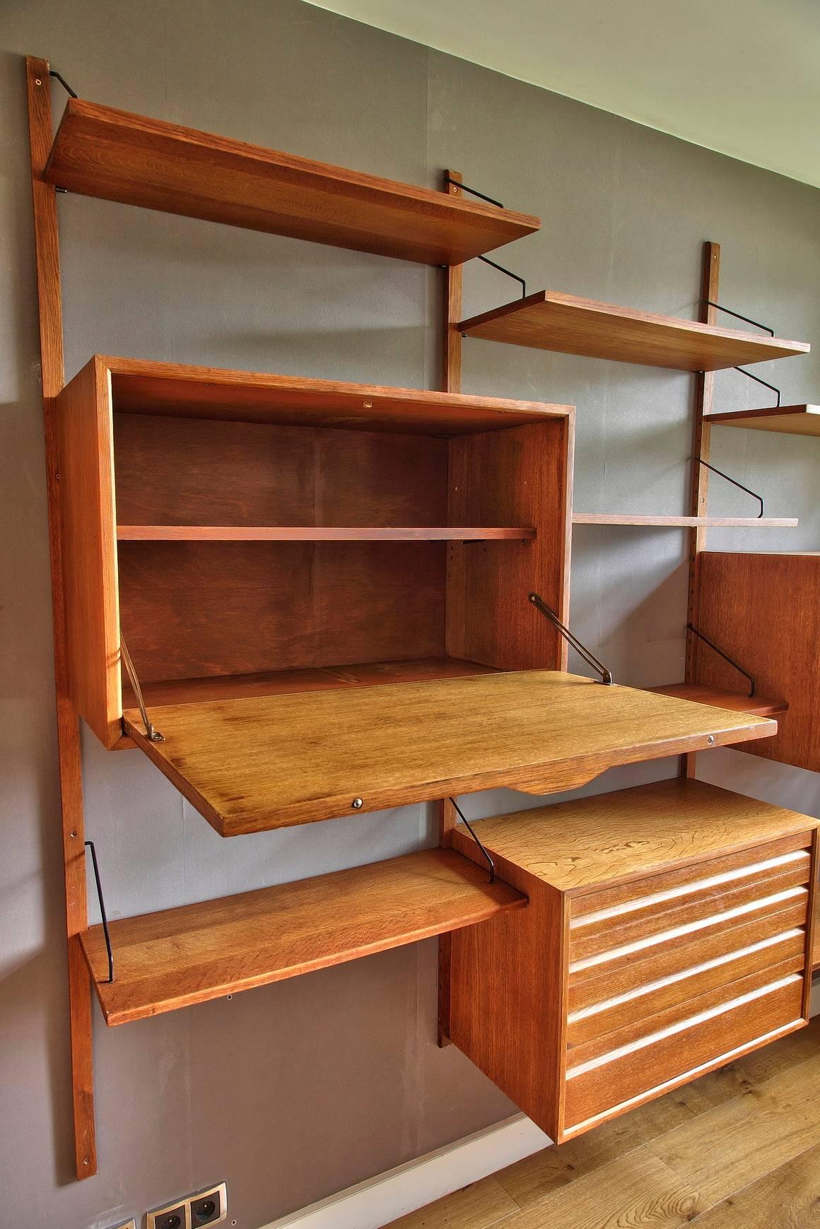 20th Century Poul Cadovius Oak Wall Unit System In Good Condition In Paris, FR