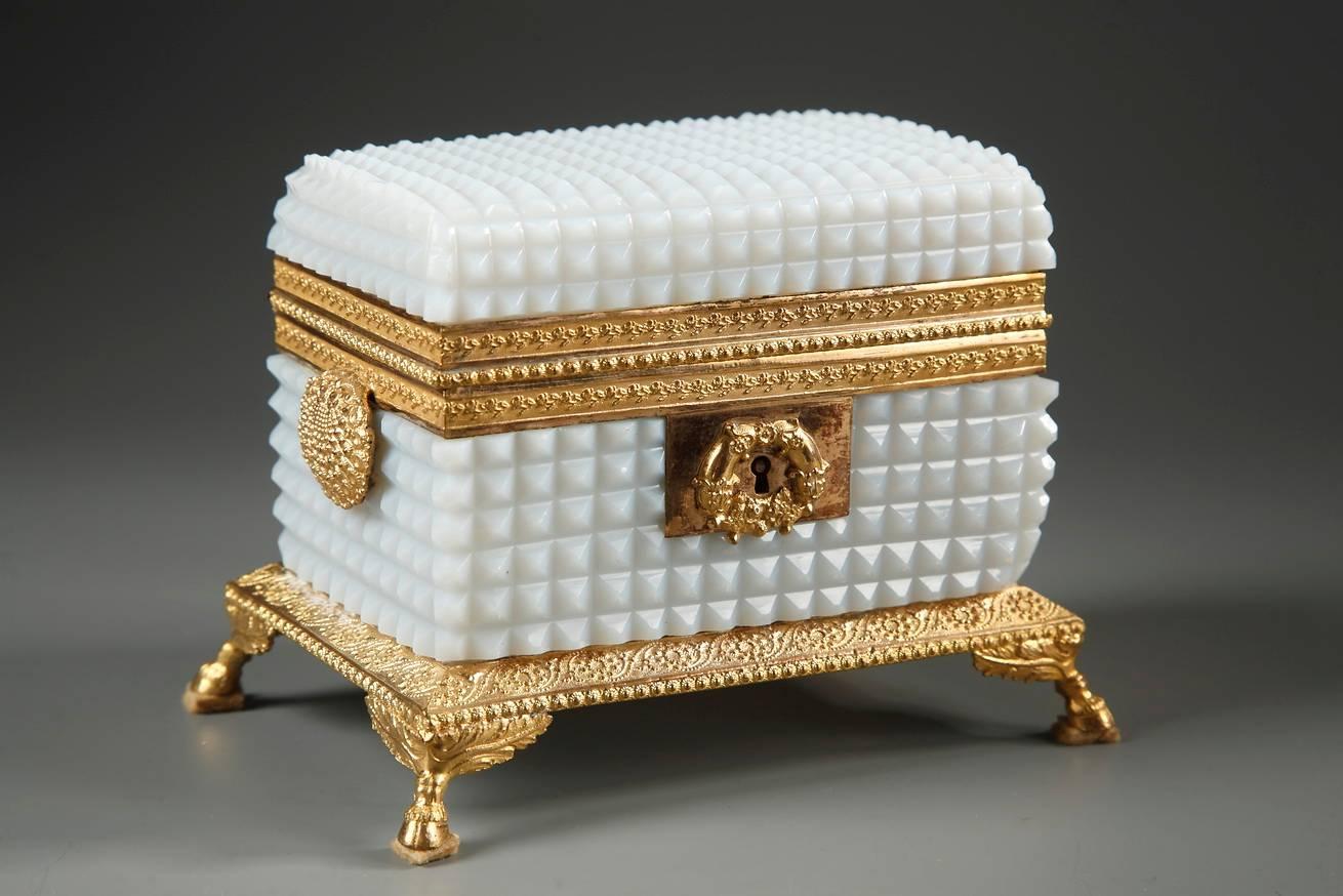 Early 19th Century Charles X White Opaline Jewelry Box 2