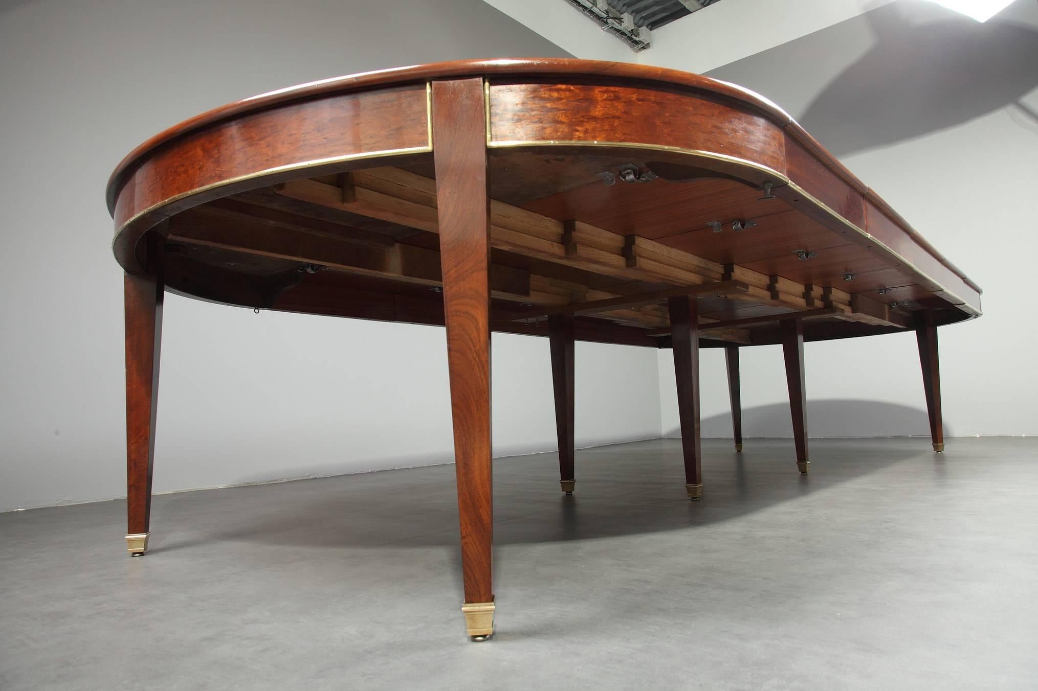 French Late 18th Century Directoire Extendable Mahogany, Brass and Gilt Bronze Table