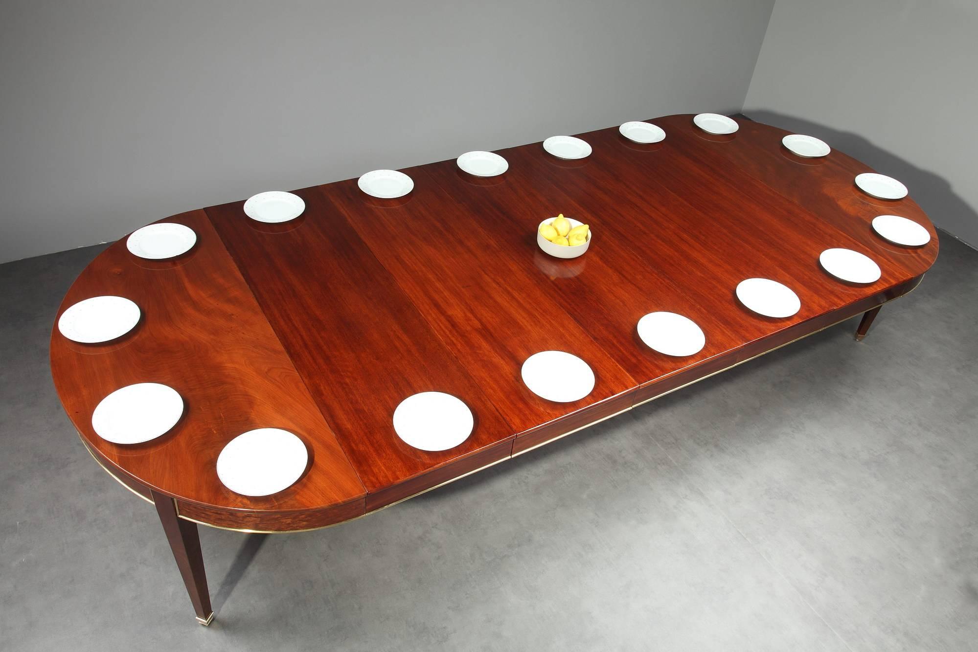 Late 18th Century Directoire Extendable Mahogany, Brass and Gilt Bronze Table In Good Condition In Paris, FR