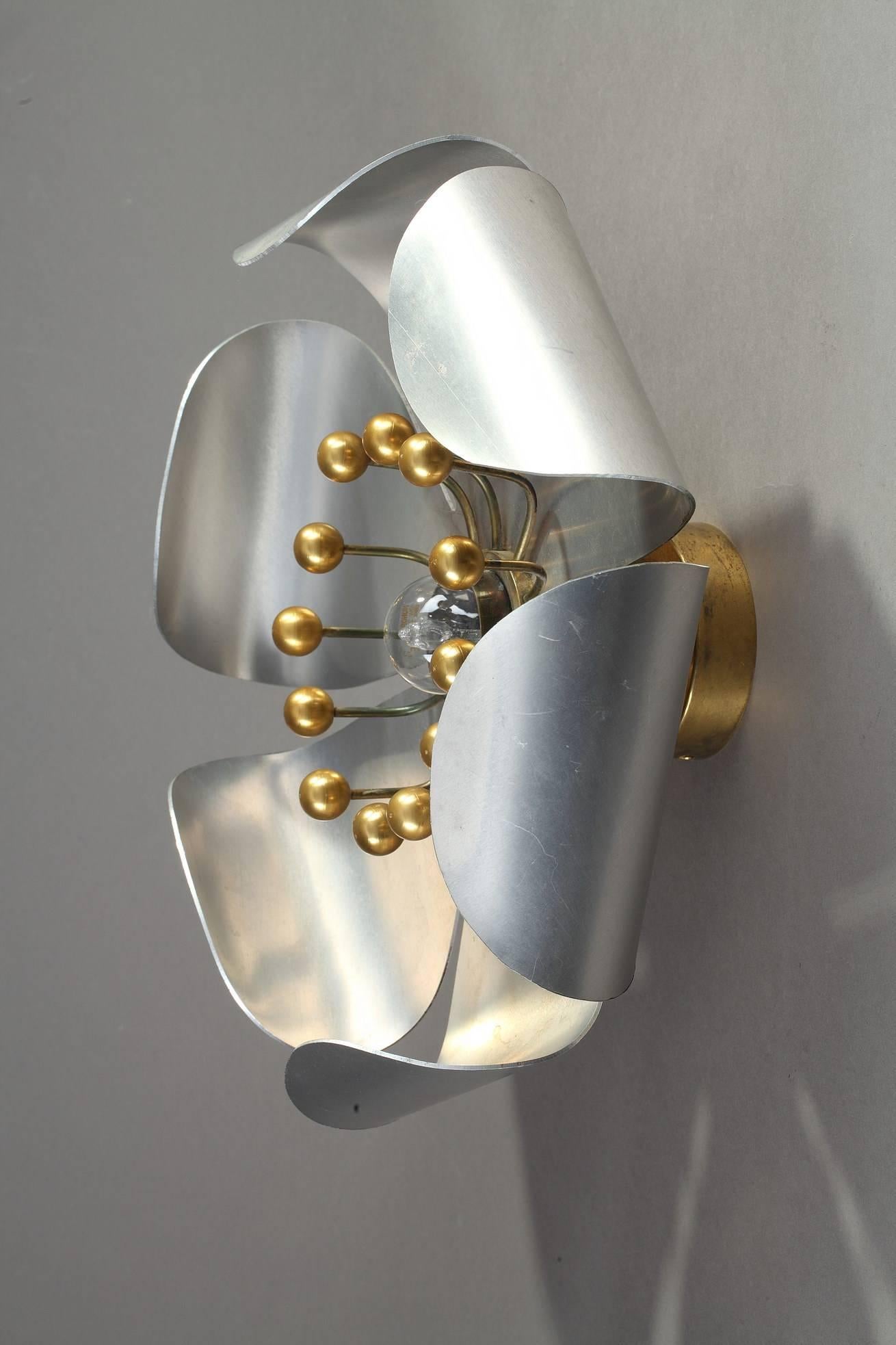 20th Century Chrome-Plated and Brass Pistil-Shaped Wall Light 3