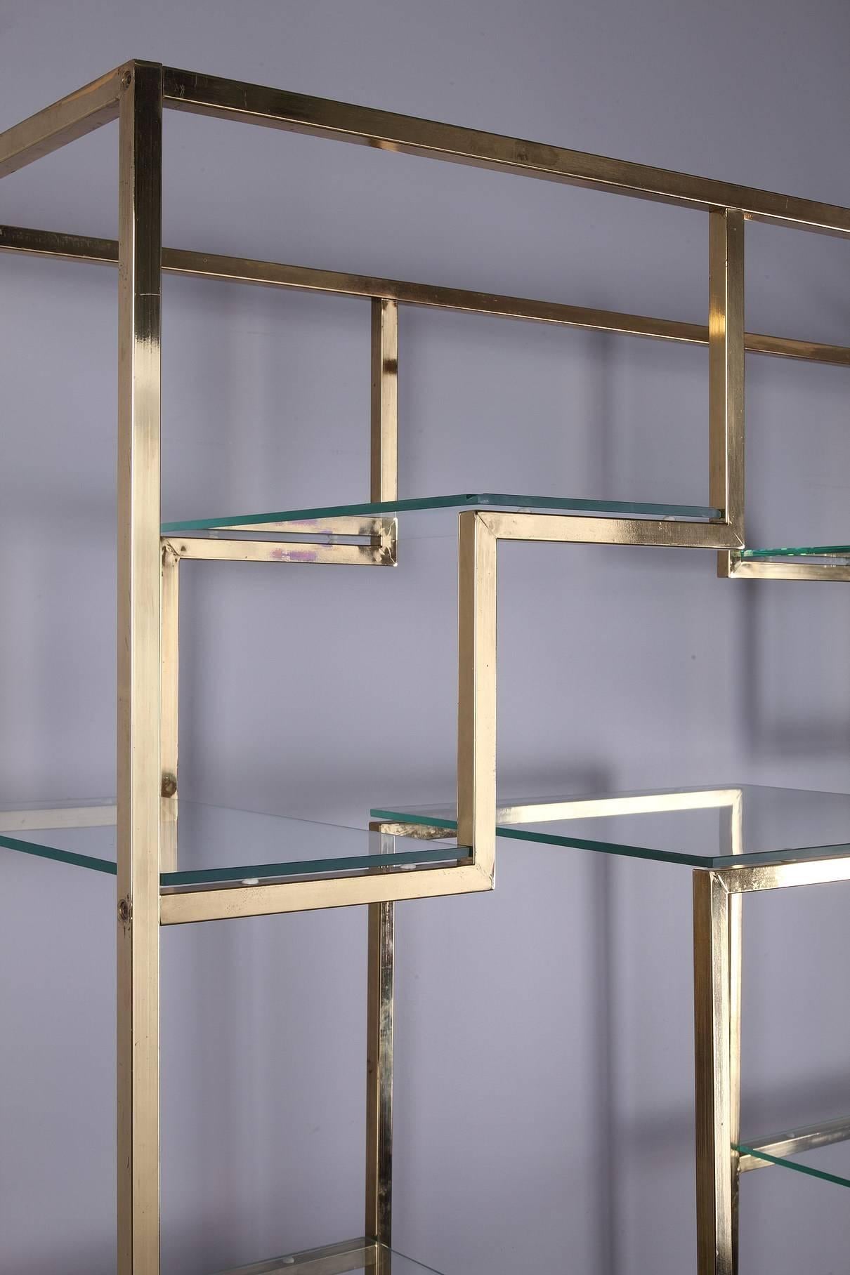 1970s Brass and Glass Bookcase by Kim Moltzer In Good Condition In Paris, FR