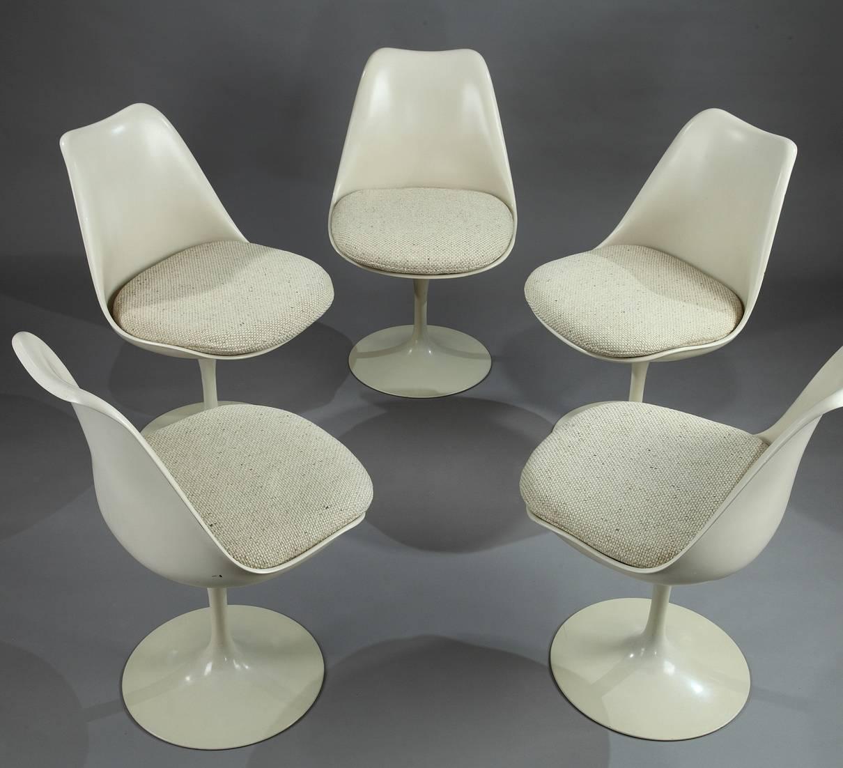 Metal Tulip Dining Table and Set of Five Tulip Seats by Eero Saarinen for Knoll