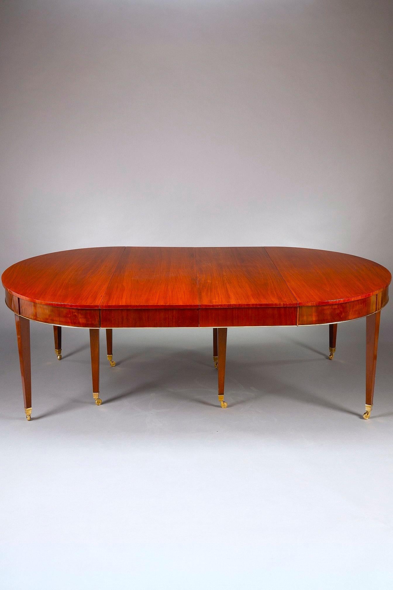 French Very large mahogany dining table from the 19th century For Sale