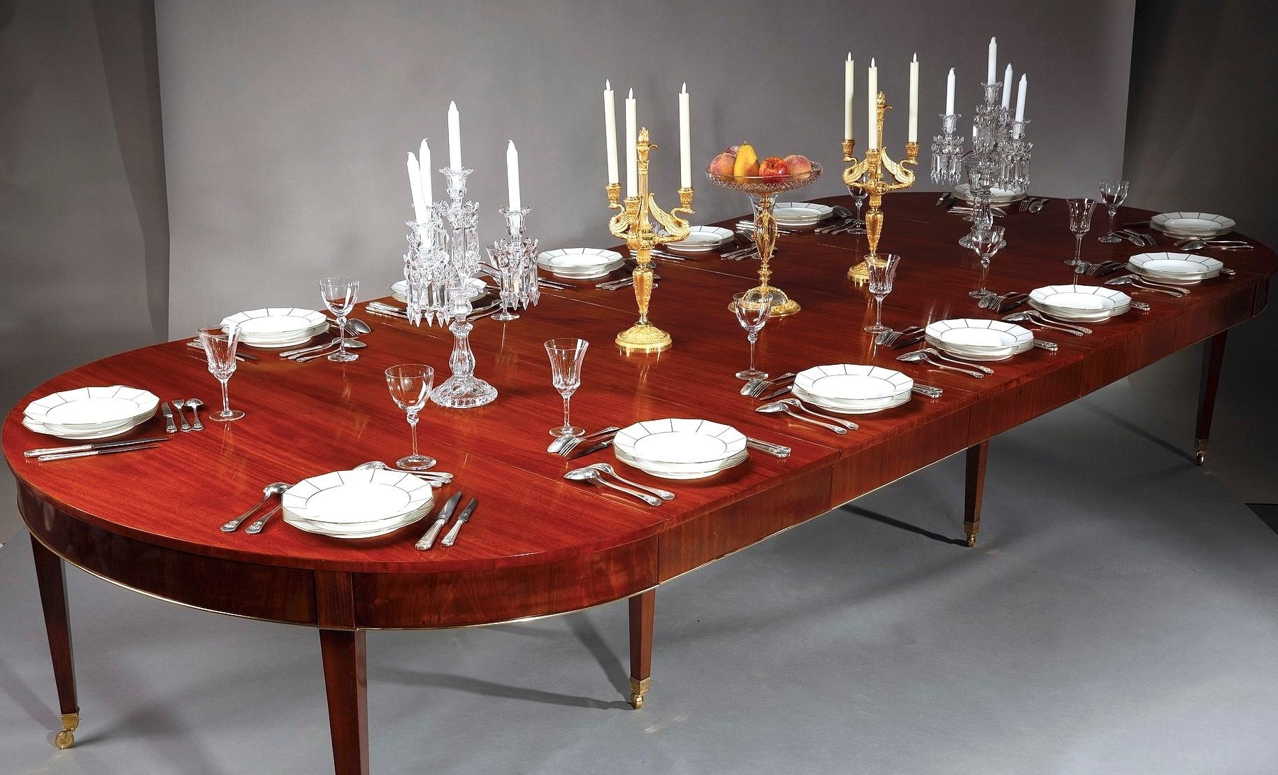 Mid-19th Century Very large mahogany dining table from the 19th century For Sale