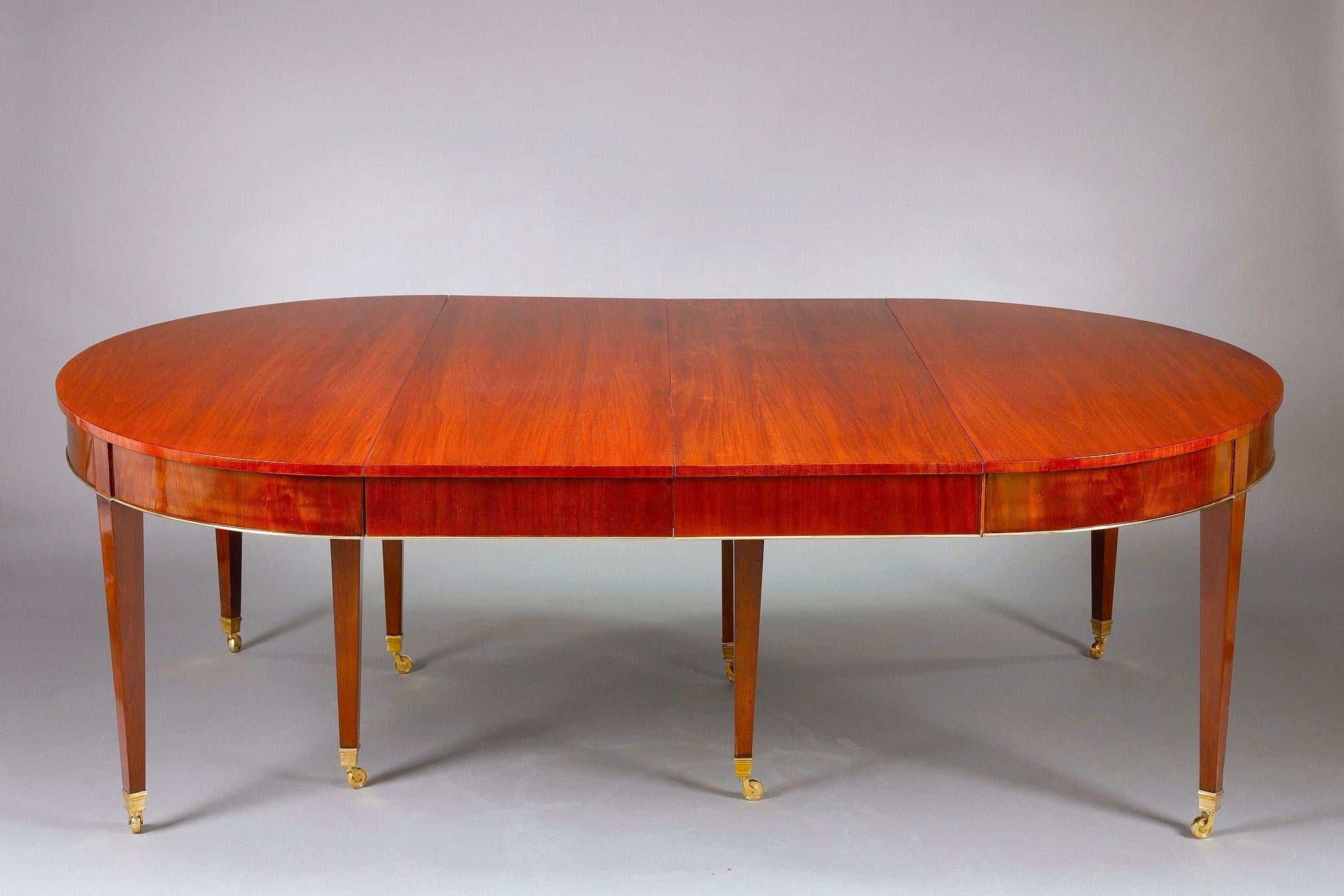Very large mahogany dining table from the 19th century For Sale 2