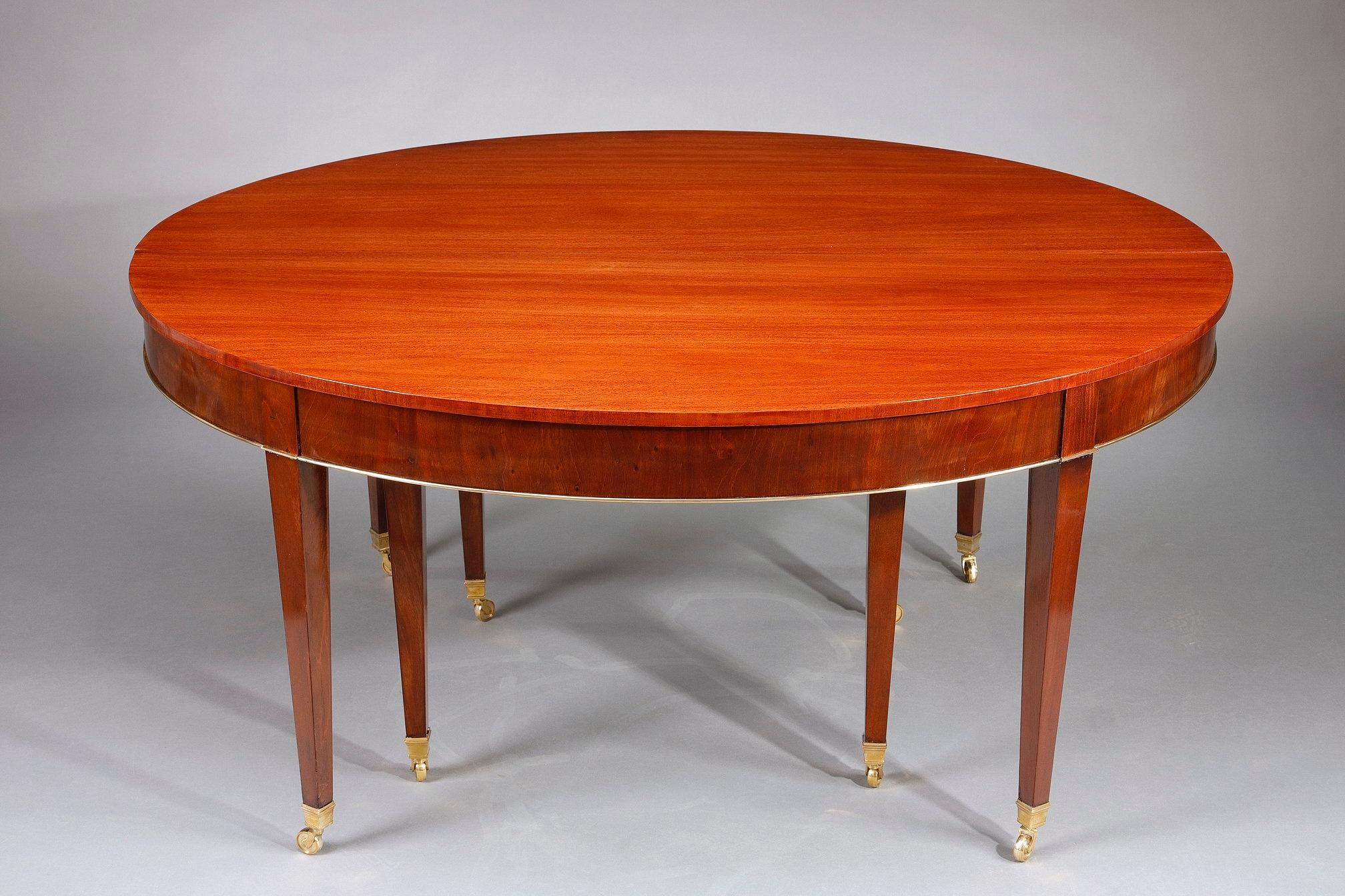 Very large mahogany dining table from the 19th century For Sale 4