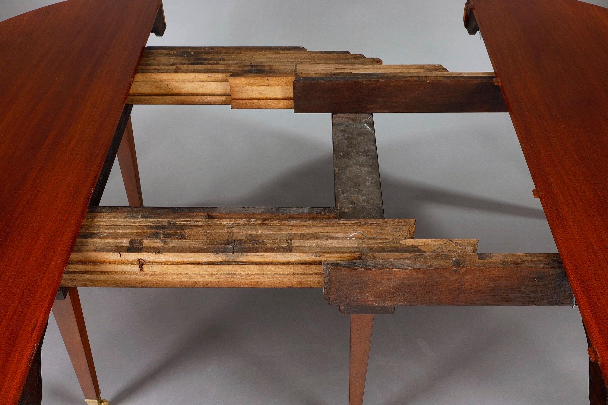 Very large mahogany dining table from the 19th century For Sale 11