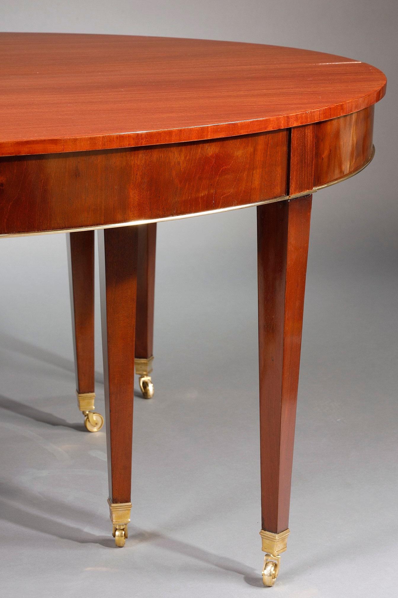 Very large mahogany dining table from the 19th century For Sale 7