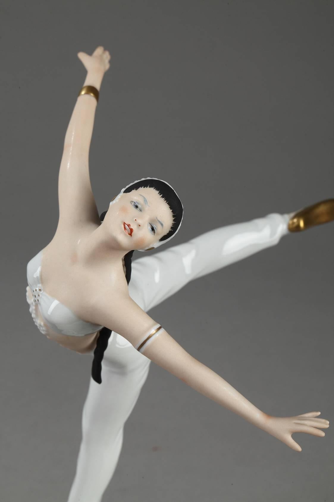 Pair of Dancers in Wallendorf Porcelain In Good Condition In Paris, FR