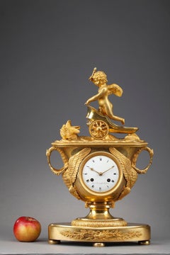 Pendule de cheminée Empire du début du XIXe siècle avec Cupidon en chariot