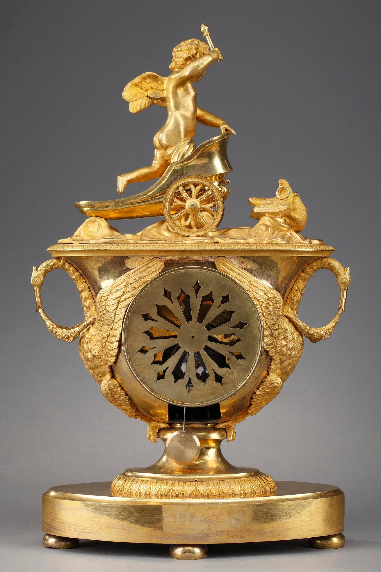 Pendule de cheminée Empire du début du XIXe siècle avec Cupidon en chariot en vente 11