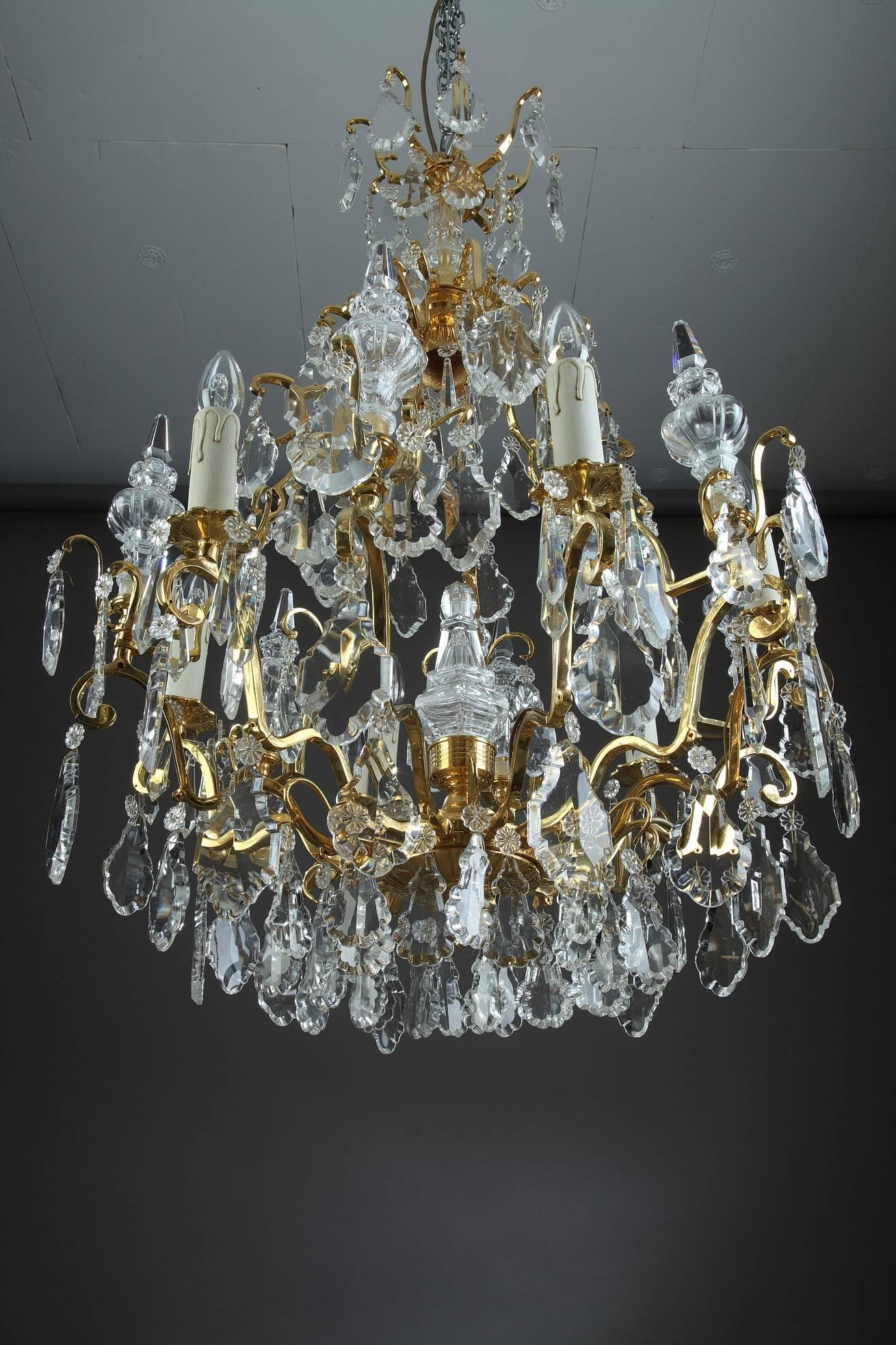 19th Century Cut-Crystal and Gilt Bronze Pair of Chandeliers In Good Condition In Paris, FR