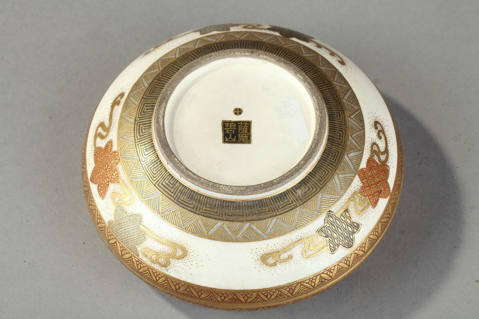 Round Japanese Satsuma Box, Meiji Period 2