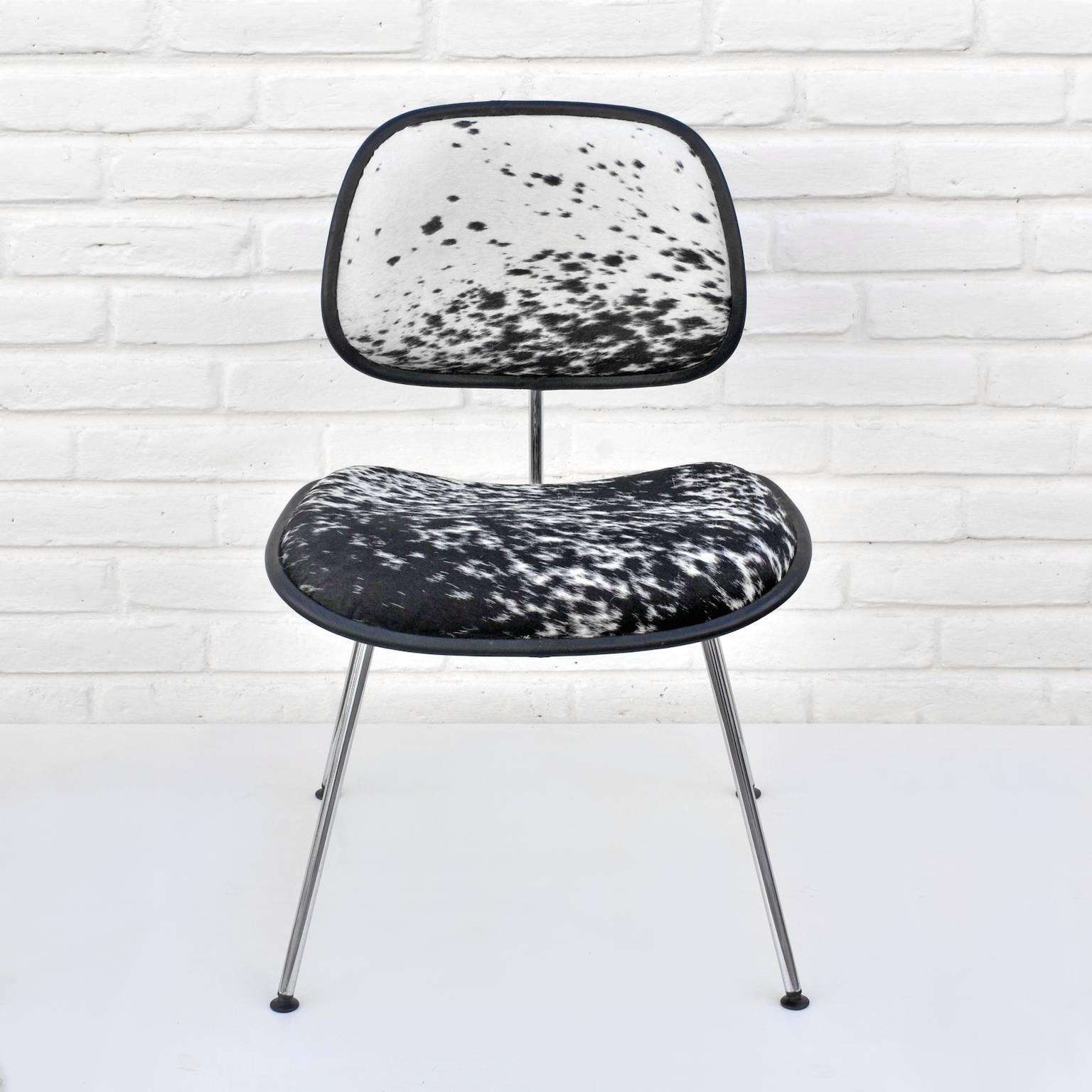 Mid-Century Modern Charles and Ray Eames for Herman Miller, DCM Cowhide Side Chair For Sale