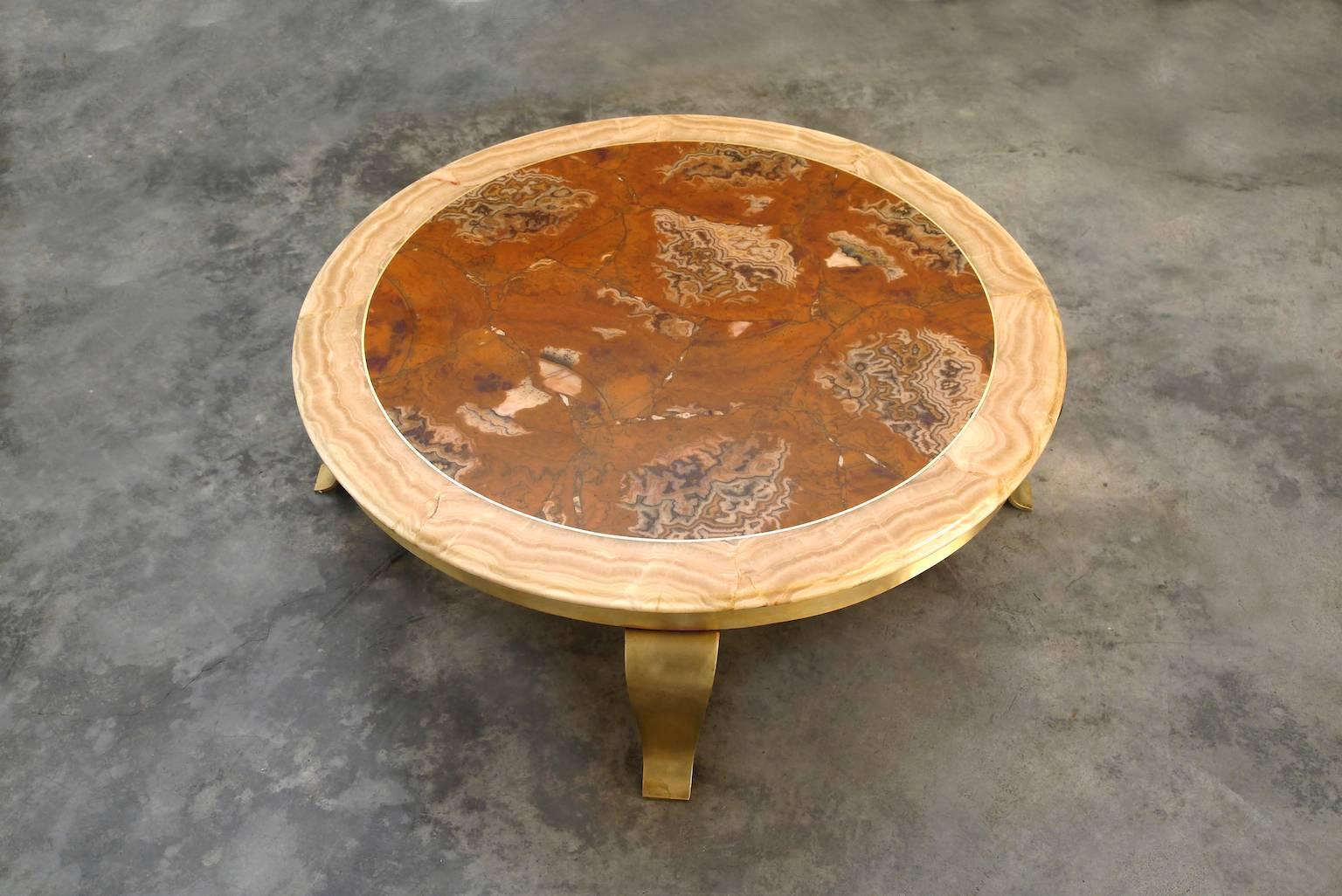 An incredible centerpiece to any room, this coffee table has an intricate alabaster and onyx top sitting on a brass frame with four rolled flat bar brass cabriole legs.

The Muller Brothers were active in Mexico City from the 1960s-1980s. They are