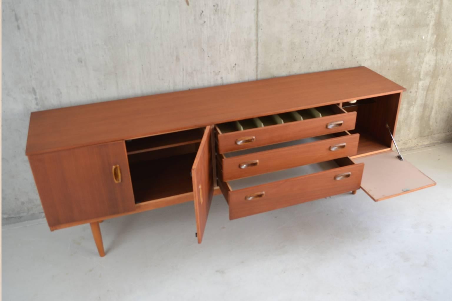 1970s Mid-Century Schreiber Long Teak Sideboard In Good Condition In London, GB