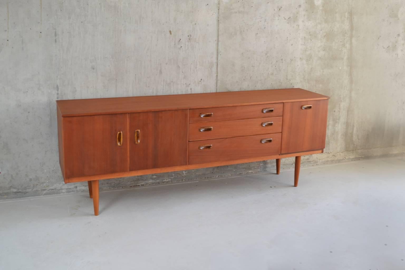 A minimal and stylish sideboard from British furniture company Schreiber. Distinctive textured drawer pulls.
The top drawer is has cutlery compartments. The right hand cupboard is for drinks, there is a door activated light bulb inside, but this is