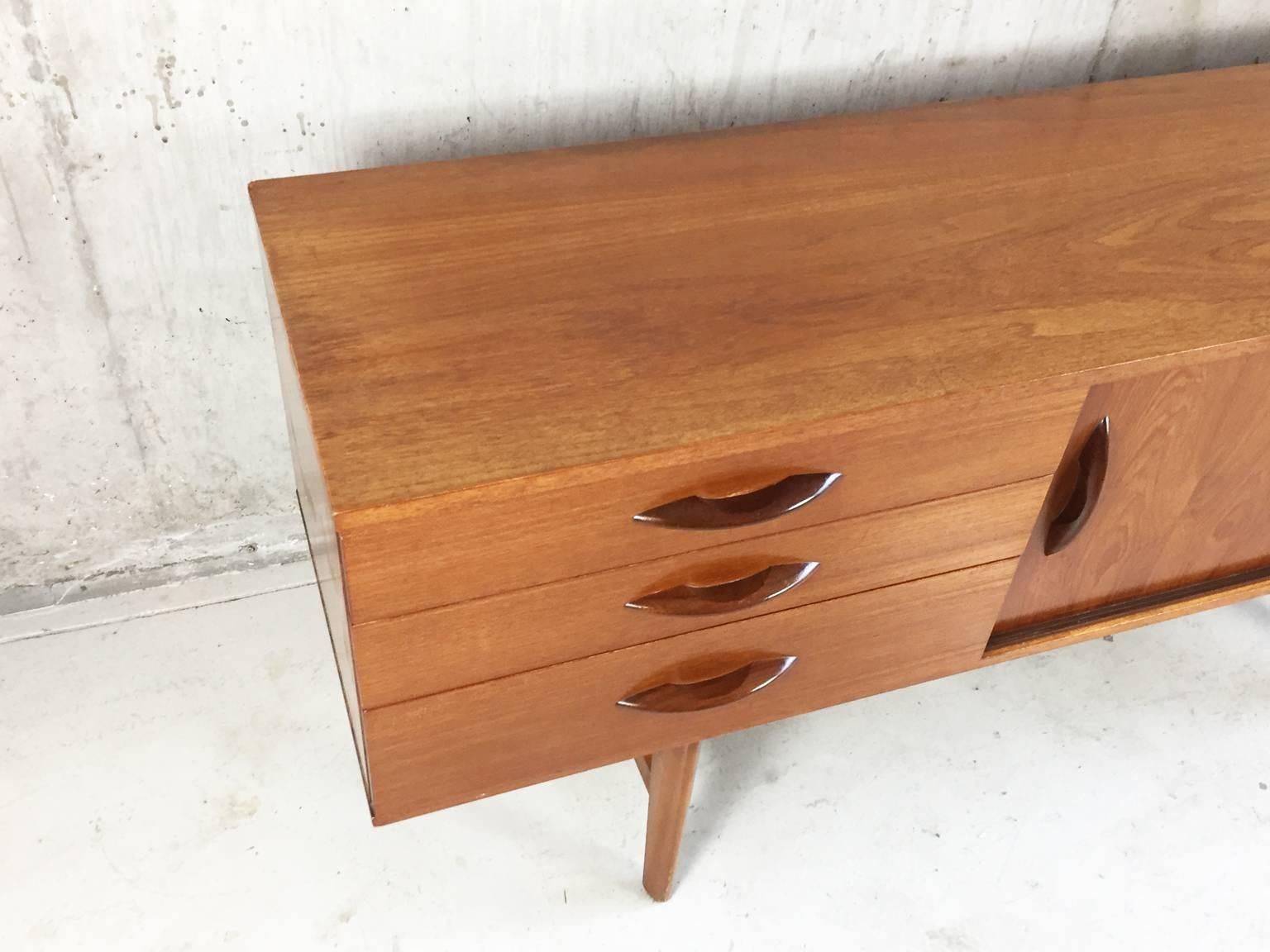 Based in Yatton, Somerset, Avalon was also known as: Wake & Dean, Yatton Furniture and Avalon Furniture. Unfortunately like so much of the UK’s manufacturing industry it no long exists and closed in1985. They were probably most famous for their