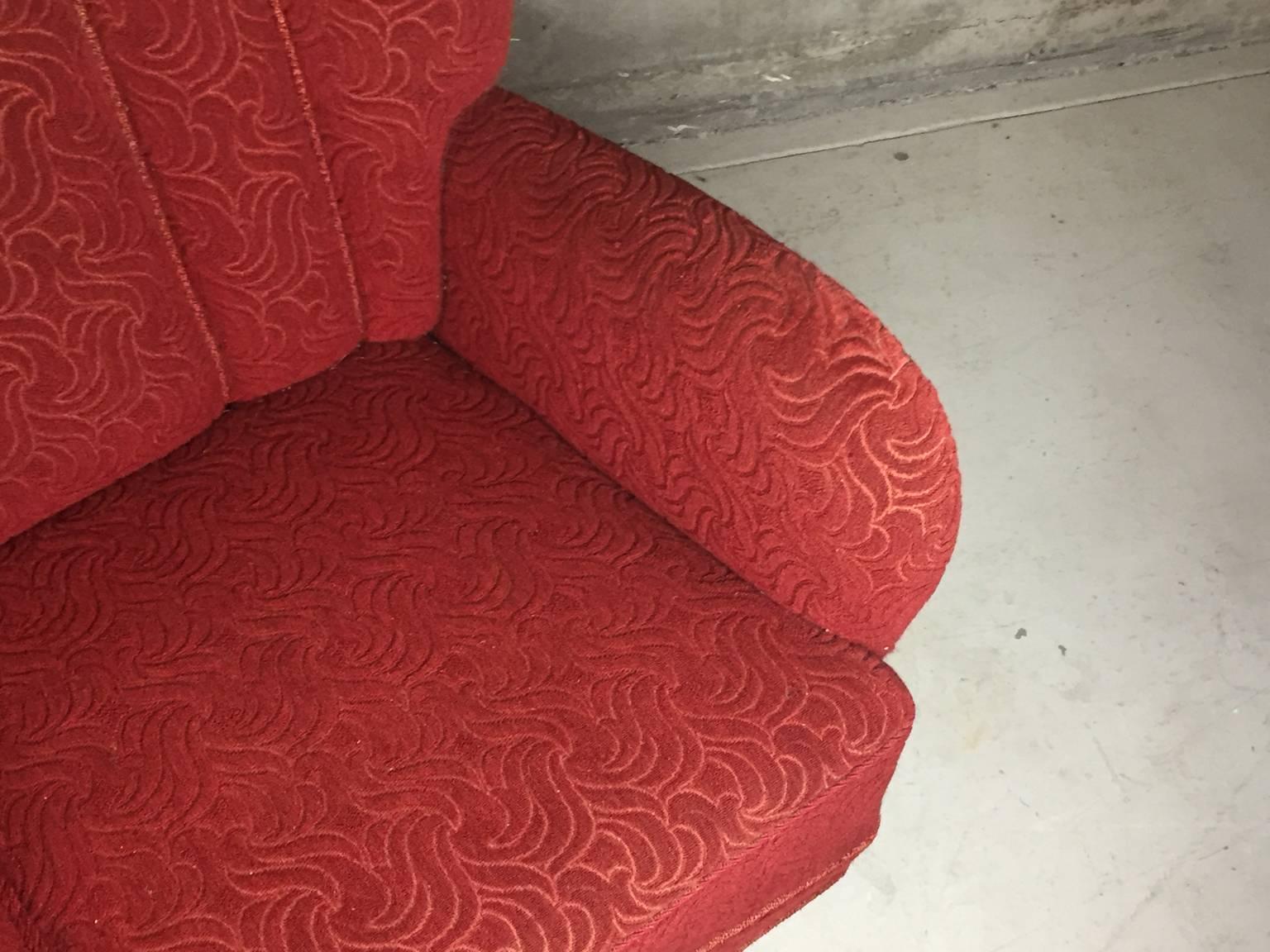 Danish 1950s Three-seat sofa, with red patterned original upholstery In Good Condition For Sale In London, GB