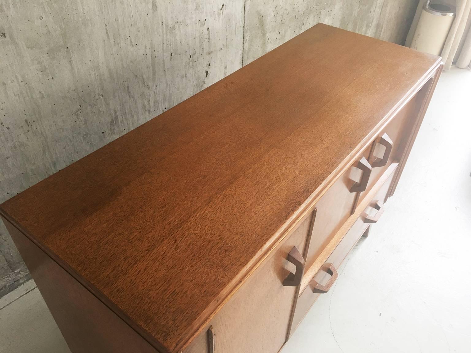 1950s-1960s Original Mid-Century Oak G Plan E Gomme Sideboard/Cabinet In Good Condition For Sale In London, GB
