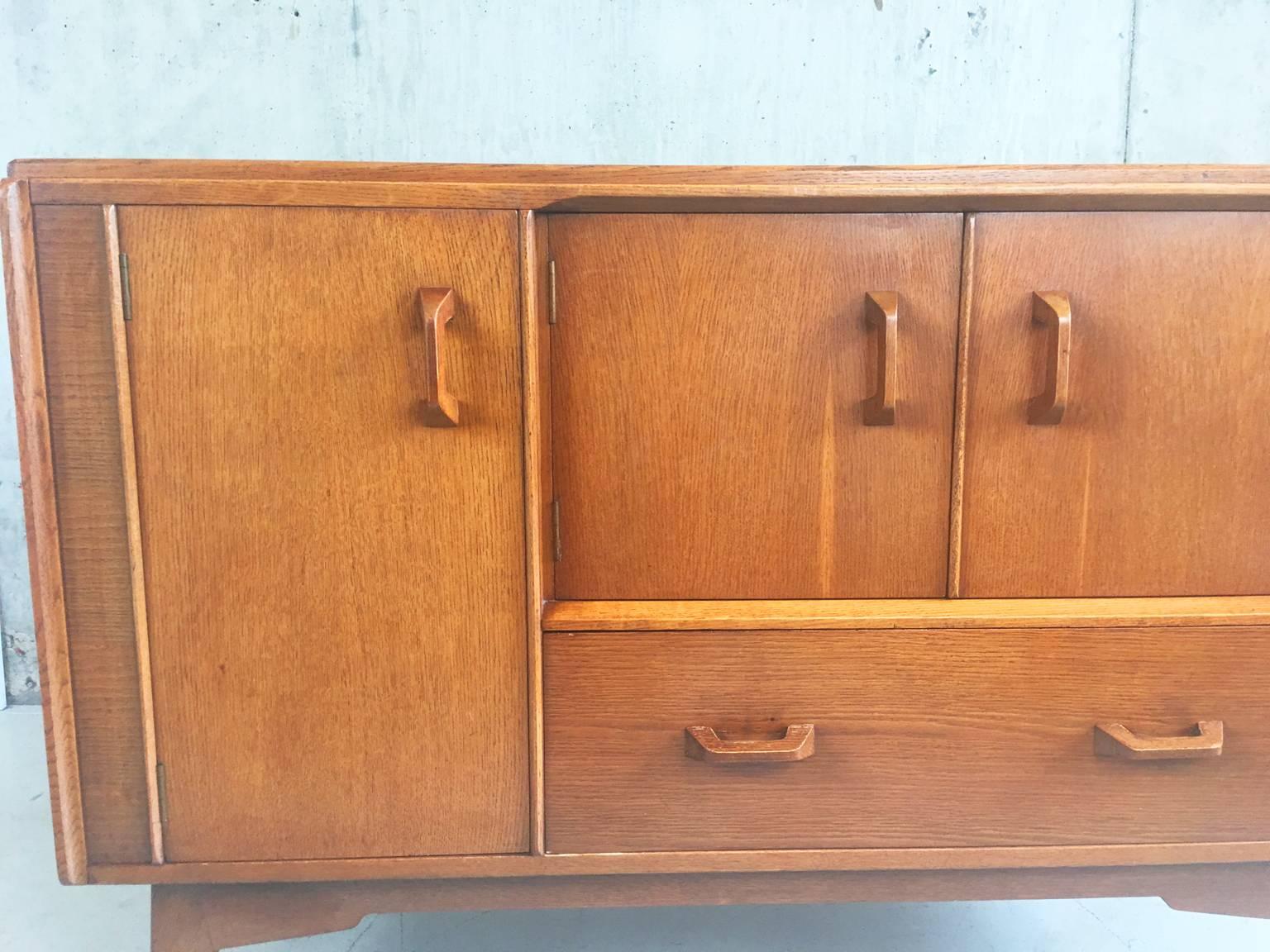 Mid-20th Century 1950s-1960s Original Mid-Century Oak G Plan E Gomme Sideboard/Cabinet For Sale