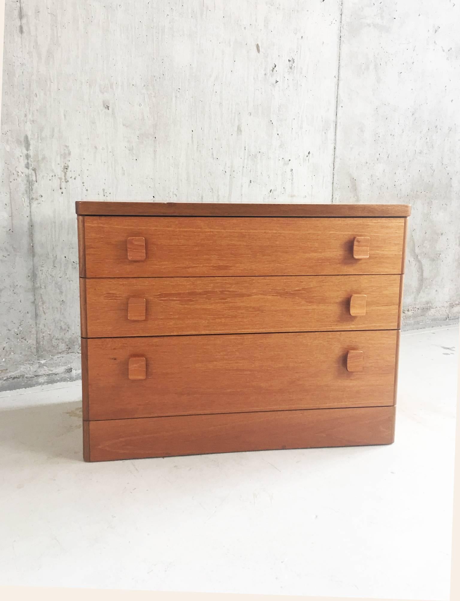 Mid-Century Modern 1960s Mid-Century Stag Cantata Chest of Drawers by John & Silvia Reid For Sale