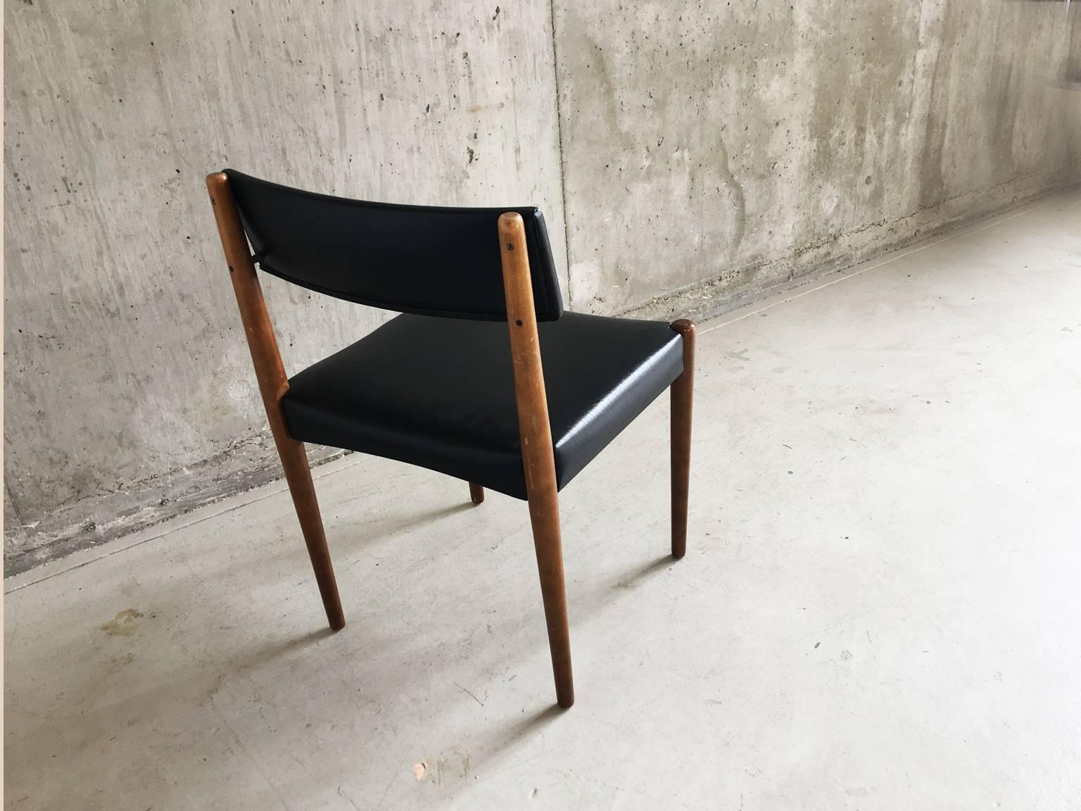 Set of Four 1970s Mid-Century Teak and Black Vinyl Dining Chairs In Excellent Condition In London, GB