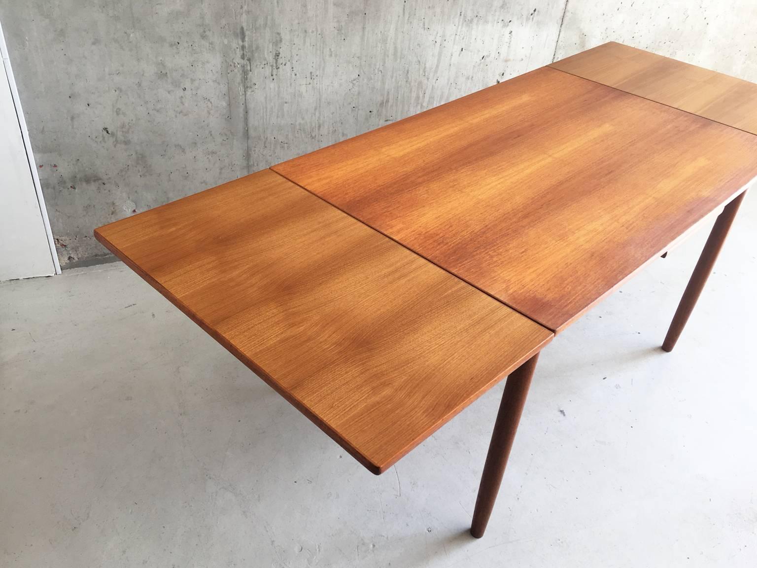 1970s Mid-Century Danish A.B.J Furniture Long and Slim Extendable Dining Table In Good Condition In London, GB