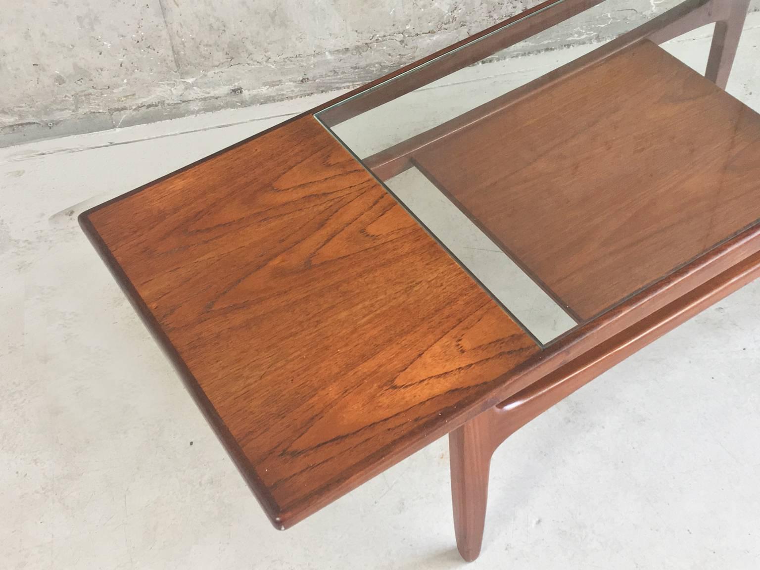 1970s G Plan Mid-Century Modern Teak Coffee Table with Glass Inset In Excellent Condition For Sale In London, GB