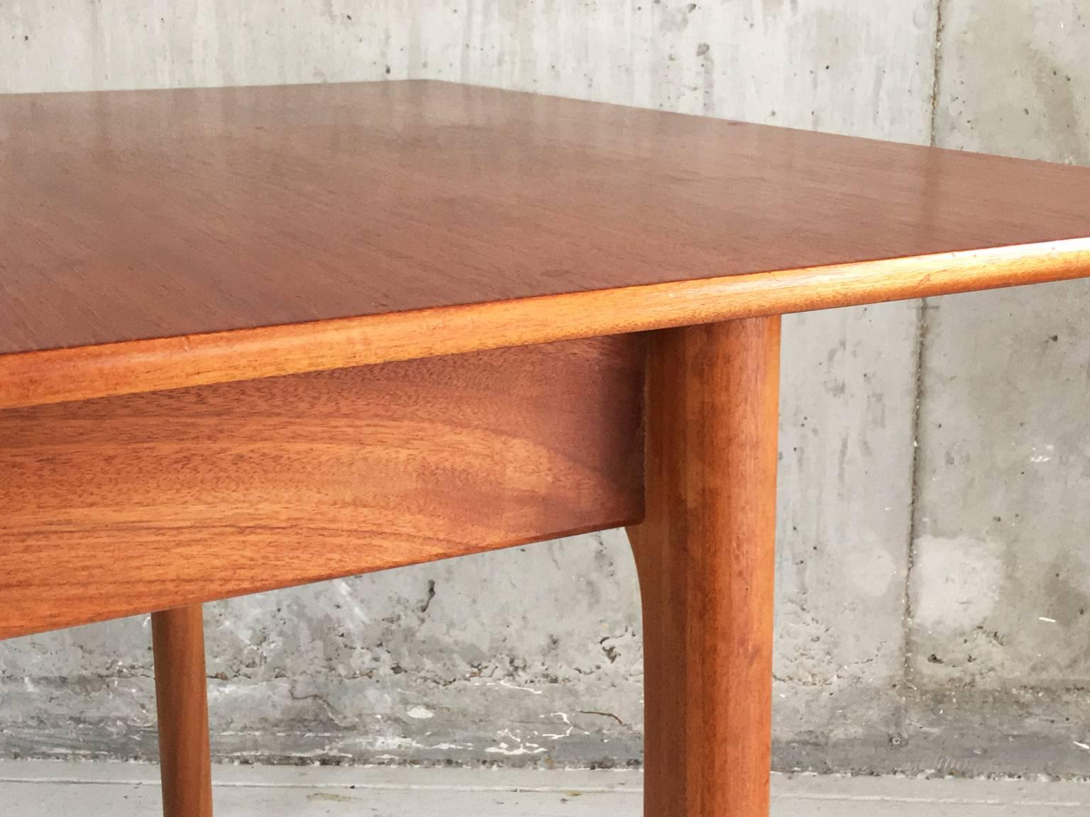Vintage Mid-Century Modern, 1960s A.H. McIntosh of Kirkaldy Extending Dining Tab In Good Condition For Sale In London, GB