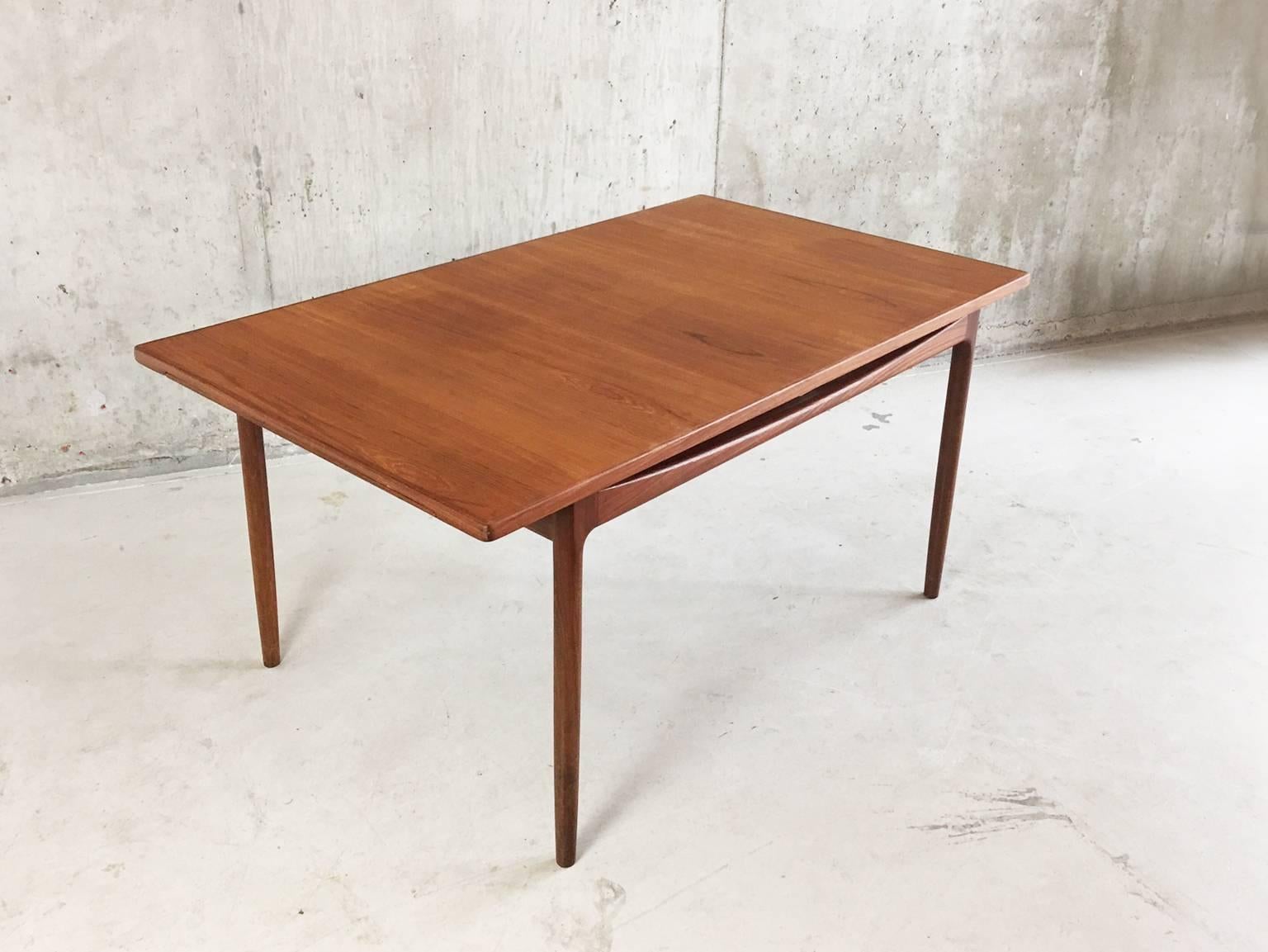 Great Britain (UK) Ib Kofod-Larsen for G-Plan’s Danish Range 1960s Teak Extendable Dining Table For Sale